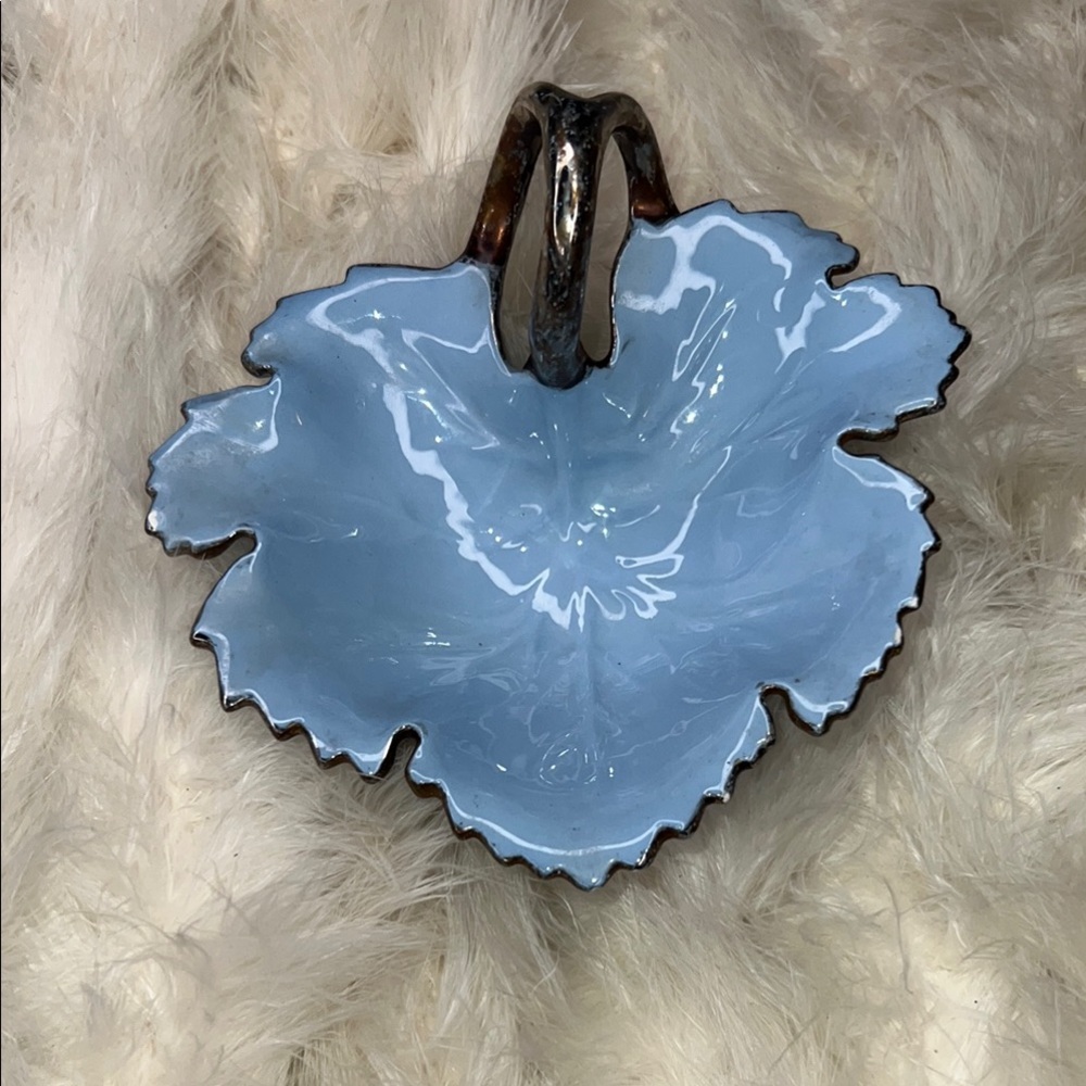 MCM Vintage Patina Baby Blue Ceramic Maple Leaf Dish JewelryHolder Art Sculpture - Picture 4 of 11